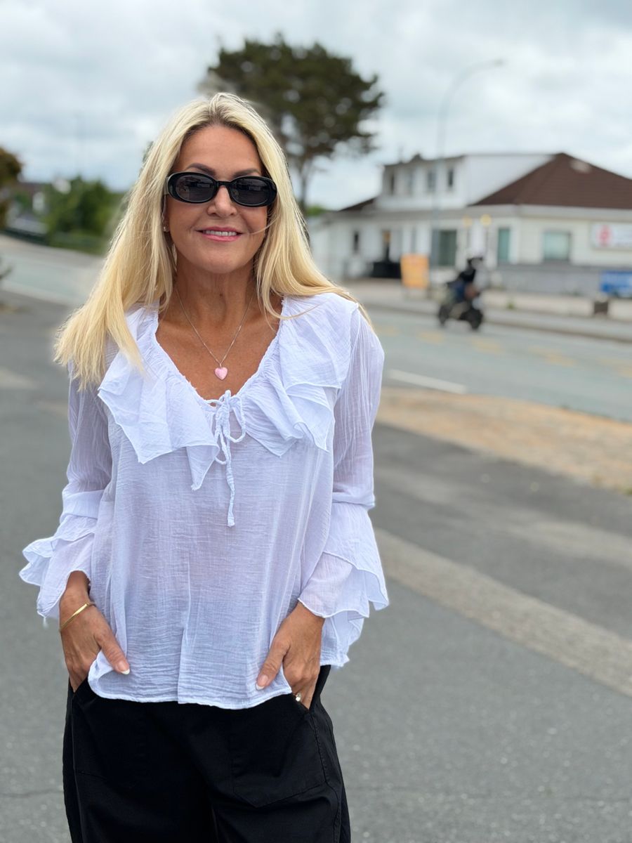 Pompom Blouse Reunion 